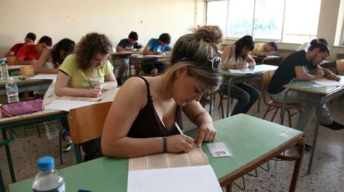 Παραμένουν οι Πανελλαδικές- Τι αλλάζει στα μαθήματα
