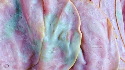 Εντοπίστηκαν 14,7 τόνοι χαλασμένου κρέατος στον Πειραιά