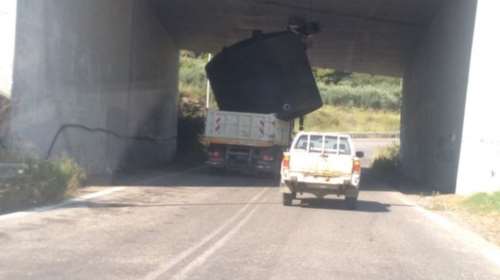 O αδιόρθωτος έλληνας οδηγός- Δείτε τις φωτογραφίες