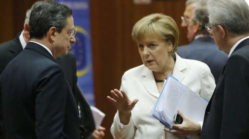 Αιχμές Μέρκελ σε Ντράγκι για τη νομισματική πολιτική της ΕΚΤ