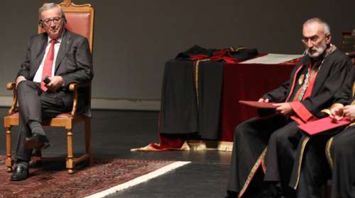 Γιούνκερ: Οφείλω φόρο τιμής στον ελληνικό λαό, σε αυτούς που έχουν υποφέρει