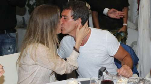 Αντόνιο Μπαντέρας: Full in love με το κατά 20 χρόνια νεότερο κορίτσι του