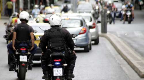 Εσπαγαν και έκλεβαν αυτοκίνητα στα νότια προάστια