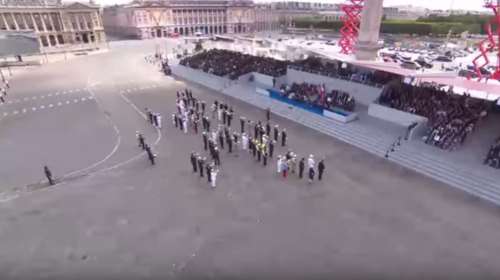 Γαλλική στρατιωτική μπάντα έπαιξε στον Τραμπ... Daft Punk - Βίντεο