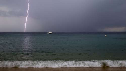 Ερχεται μίνι «φθινόπωρο» με καταιγίδες και χαλάζι!
