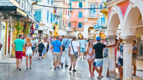 Πλημμύρισαν την Κέρκυρα με χιλιάδες αμπούλες με αέριο γέλιου