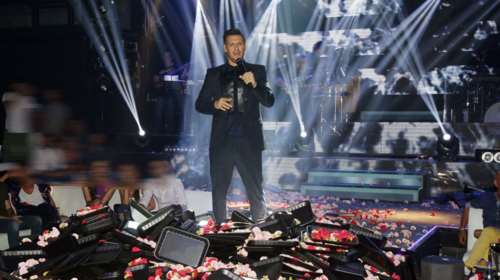 Λουκέτο στην πίστα που τραγουδούσε ο Κιάμος από την εφορία