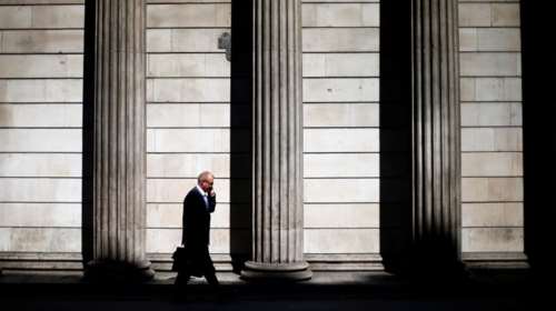 Το Παρίσι χρησιμοποιεί το Brexit για να πλήξει το City του Λονδινου