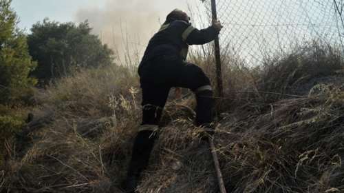 Κατασβέστηκε η φωτιά από τον κεραυνό στην Αχαϊα