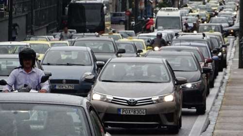 Κομφούζιο σε δρόμους της Αθήνας από την βροχή