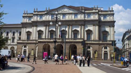 Όχι t-shirts, μίνι και σαγιονάρες στη Σκάλα του Μιλάνου