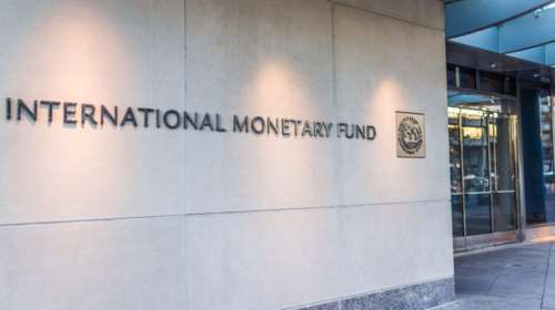Bloomberg: Το ΔΝΤ πίσω από την αναβολή της εξόδου στις αγορές