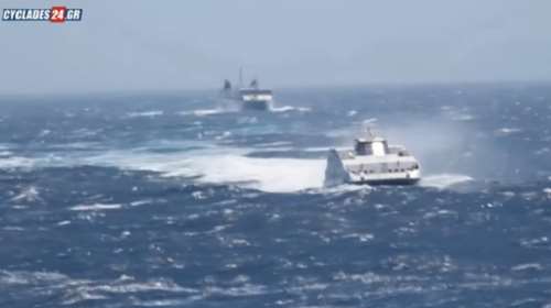 Μάχη πλοίων με τα κύματα για να δέσουν στη Φολέγανδρο