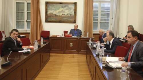 Εξεταστική για υγεία: Η ΝΔ καταγγέλλει την κυβέρνηση ότι «στήνει» μάρτυρες