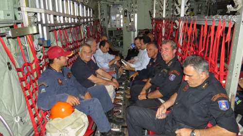 Υπουργοί &amp; διασώστες μέσα στο C-130 που πέταξε στην Κω - φωτό