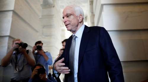 Συγκίνηση για τον Μακ Κέιν- δίνει μάχη με τον καρκίνο