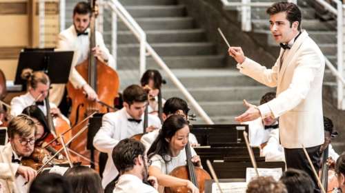 Διονύσης Γραμμένος: Ο Κερκυραίος που διευθύνει ορχήστρες σε όλο τον κόσμο