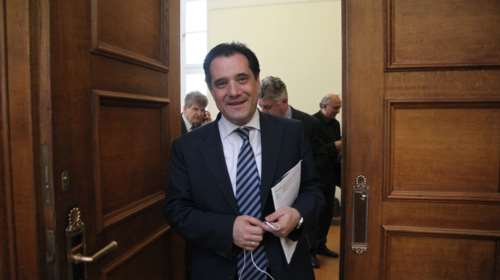 Ξεκινά η επεισοδιακή κατάθεση Άδωνι στην Εξεταστική για την Υγεία