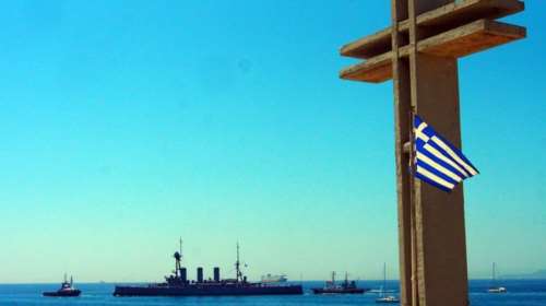 Tο θωρηκτό Αβέρωφ επέστρεψε στο Φλοίσβο (φωτογραφίες)