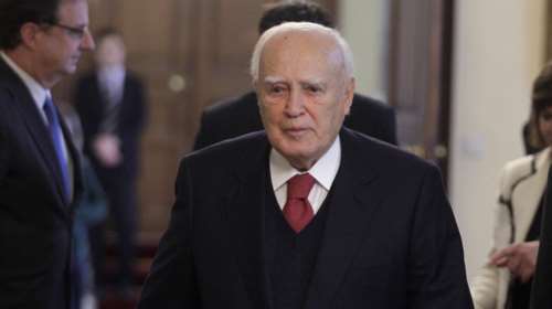 Εξιτήριο από το νοσοκομείο πήρε ο Κάρολος Παπούλιας