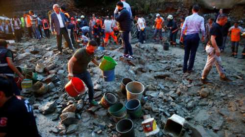 Μπουρίνι στην Κωνσταντινούπολη, ποτάμια οι δρόμοι, εκρήξεις &amp; τραυματισμοί