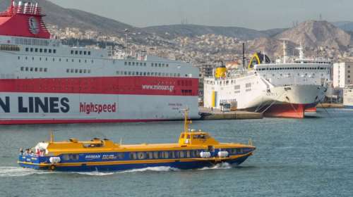 Μηχανικό πρόβλημα σε δελφίνι με 105 επιβάτες