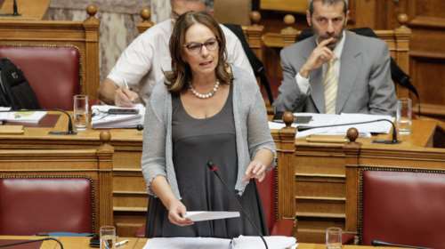 Παπανάτσιου για «βροχή» τροπολογιών: Δεν είμαστε βιτσιόζοι