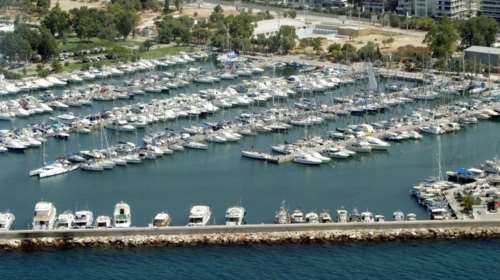 Βρήκαν μαυροφορεμένη γυναίκα, νεκρή στην μαρίνα της Γλυφάδας