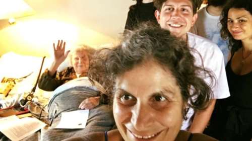 Η κόρη του Μίκη ξεσπά και καταγγέλλει «χούντα» στη Ναύπακτο