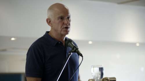 Μύδροι από ΚΙΔΗΣΟ: Τσίπρας - Βαρουφάκης όπως Καραμανλής - Αλογοσκούφης