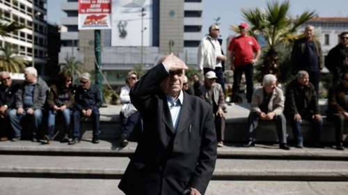 Στα 620 ευρώ μεικτά θα «βουλιάξει» η μέση σύνταξη το 2021