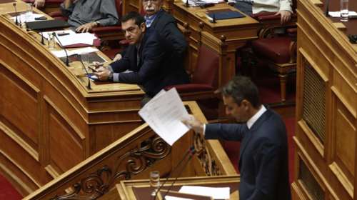 Άγρια κόντρα στη Βουλή για παιδεία, εξεταστικές και νέα μέτρα