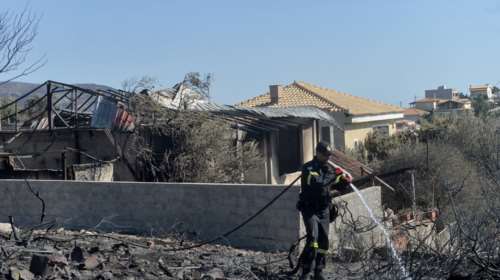 Σε ύφεση η φωτιά στο Λαγονήσι - Κάηκε ολοσχερώς ένα σπίτι