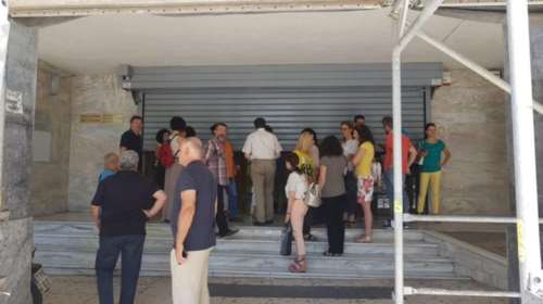 Χανιά: Γυναίκα μπούκαρε και έσπασε την...εφορία μετά από κατάσχεση