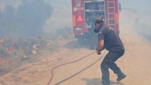 Σε εξέλιξη πυρκαγιά σε δασική έκταση στο Ιλιον