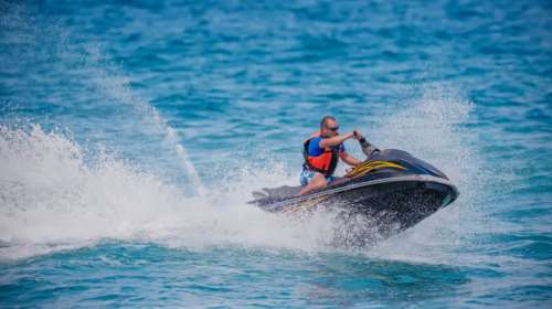 Τζετ σκι τραυμάτισε ψαροντουφεκά - Αναζητείται ο χειριστής του