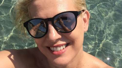 Ράνια Θρασκιά: Τι έγραφε η καρδιά που ζωγράφισε στην άμμο