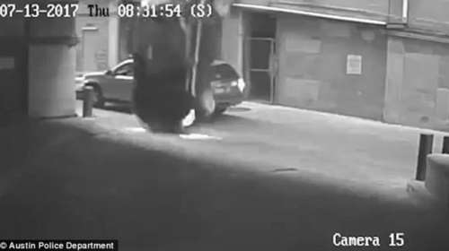 Αυτοκίνητο πέφτει από τον 7ο όροφο πάνω σε διερχόμενο ΙΧ -βίντεο