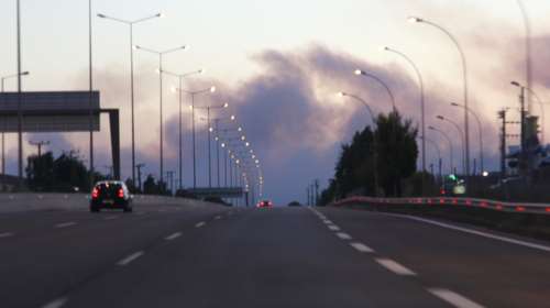 Ποιοι δρόμοι είναι κλειστοί λόγω της φωτιάς στη βόρεια Αττική