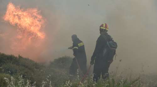 Μάχη με φλόγες και αναζωπυρώσεις από Βαρνάβα μέχρι Καπανδρίτι