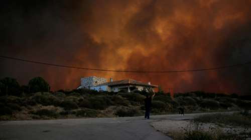 Μαίνεται ο πύρινος εφιάλτης σε Κάλαμο, Καπανδρίτι και Βαρνάβα