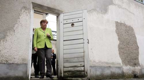 Μέρκελ: Η Ελλάδα έπρεπε να αντιμετωπιστεί σκληρά