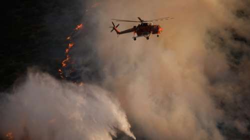 Μάχη με τις φλόγες στην Κεφαλονιά, κινδύνεψαν ακόμη και σπίτια
