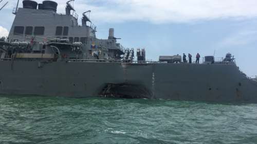 Σύγκρουση αντιτορπιλικού των ΗΠΑ με δεξαμενόπλοιο: Δέκα αγνοούμενοι