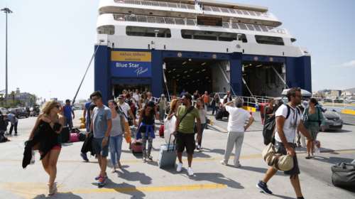 Αυξημένη η κίνηση στα λιμάνια, επιστρέφουν οι αδειούχοι του Αυγούστου