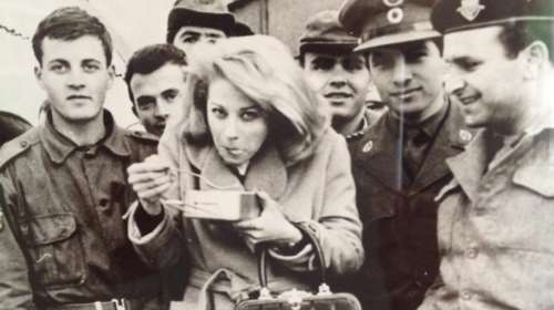 Η Ζωή Λάσκαρη κι οι «εκατό ζωές της» στο TheTOC