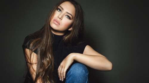 Η μοναχοκόρη του Δημήτρη Σαραβάκου κάνει καριέρα στη μουσική [Εικόνες]