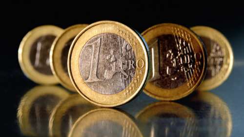 Νομπελίστες οικονομολόγοι «βλέπουν» νέα κρίση του ευρώ
