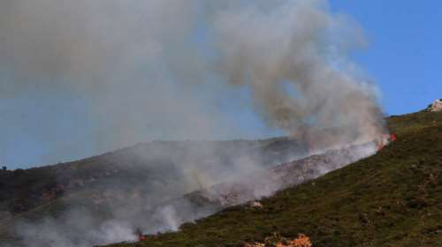 Χωρίς ενεργό μέτωπο η φωτιά στην Κορινθία (ΒΙΝΤΕΟ)