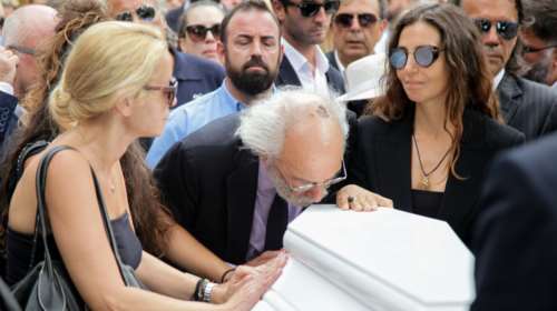 Κηδεία Ζωής Λάσκαρη: Το τελευταίο χειροκρότημα στην αγαπημένη ηθοποιό